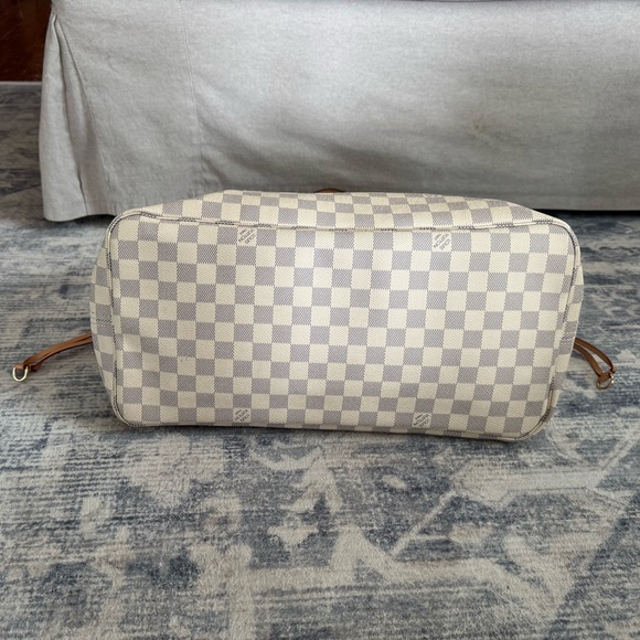 Authentic Louis Vuitton GM Neverfull - Picture 10 of 16